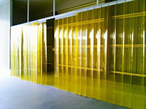 Rèm ngăn lạnh PVC vàng