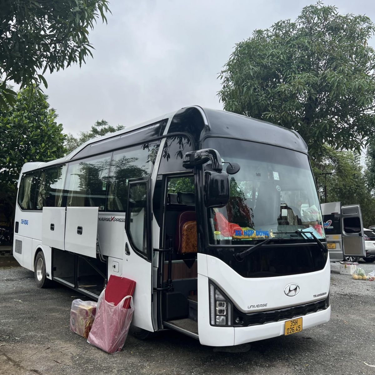 Báo giá xe 29 chỗ tại Ninh Bình: Phục vụ du lịch, đám cưới